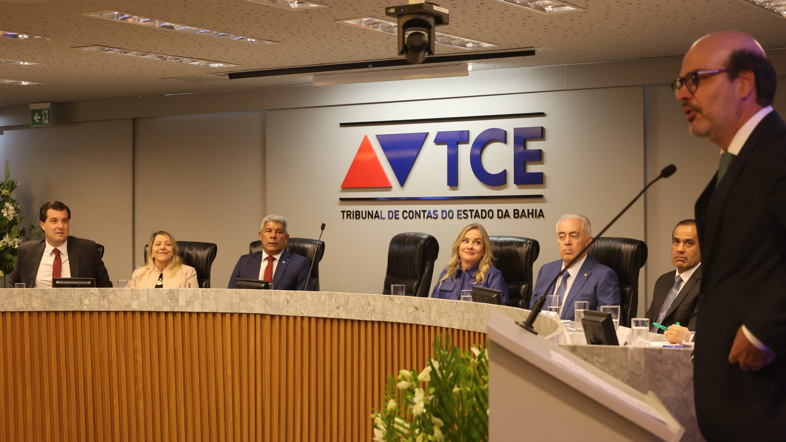 Presidente do TJBA prestigia posse da nova Mesa Diretora do TCE-BA   