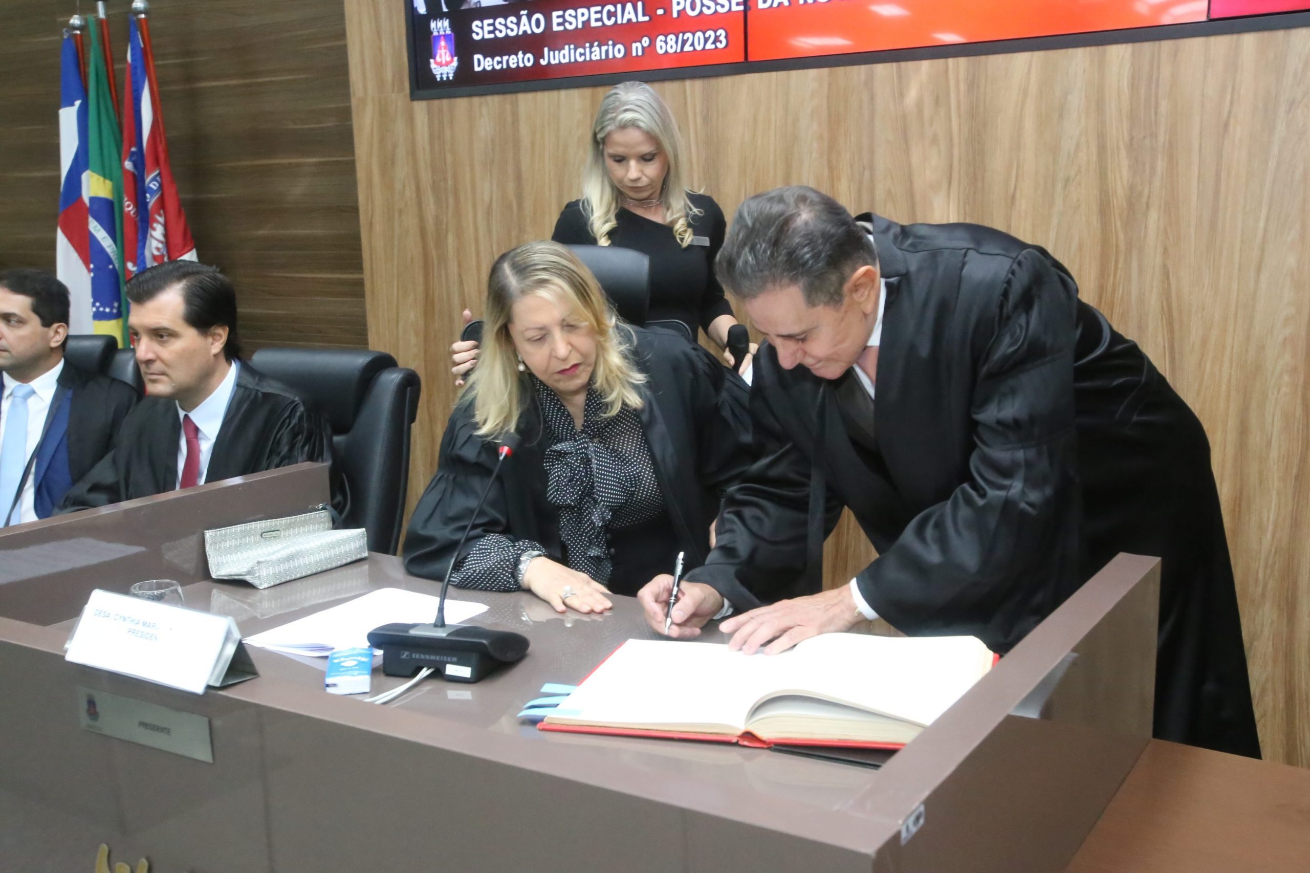 TJBA empossa nova Mesa Diretora para o biênio 2026-2028; Desembargador José Rotondano é o novo Presidente   