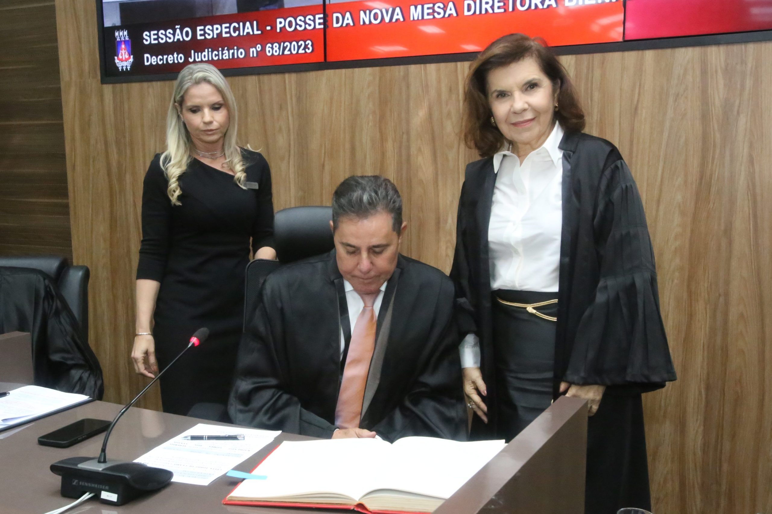 TJBA empossa nova Mesa Diretora para o biênio 2026-2028; Desembargador José Rotondano é o novo Presidente   