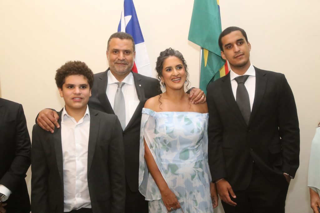 Juiz Eldsamir Mascarenhas toma posse como Presidente da AMAB     