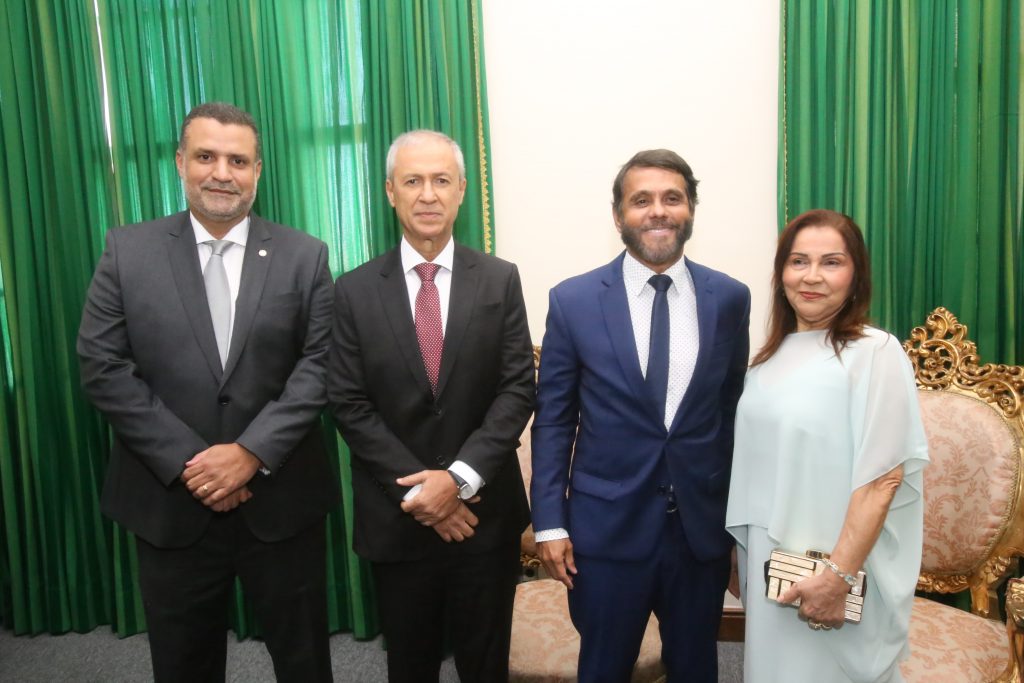 Juiz Eldsamir Mascarenhas toma posse como Presidente da AMAB     