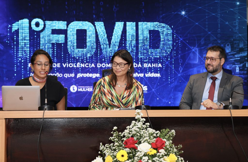 Violência contra a mulher no ambiente digital é tema do 1º Fórum de Violência Doméstica da Bahia (Fovid); evento reuniu autoridades estaduais e nacionais