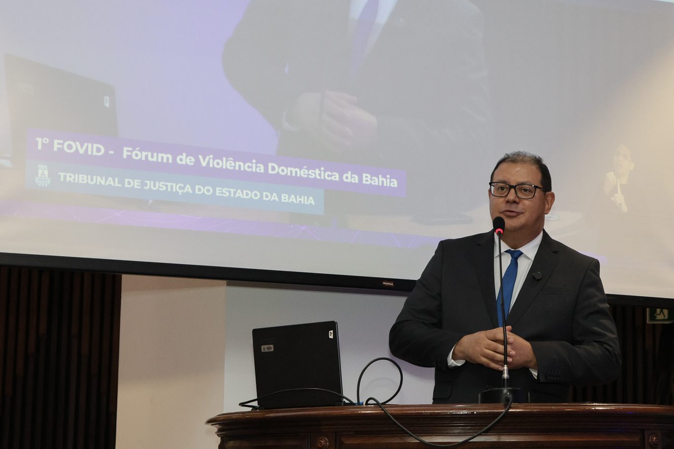 Violência contra a mulher no ambiente digital é tema do 1º Fórum de Violência Doméstica da Bahia (Fovid); evento reuniu autoridades estaduais e nacionais