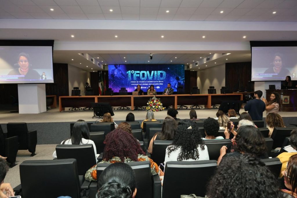 Violência contra a mulher no ambiente digital é tema do 1º Fórum de Violência Doméstica da Bahia (Fovid); evento reuniu autoridades estaduais e nacionais