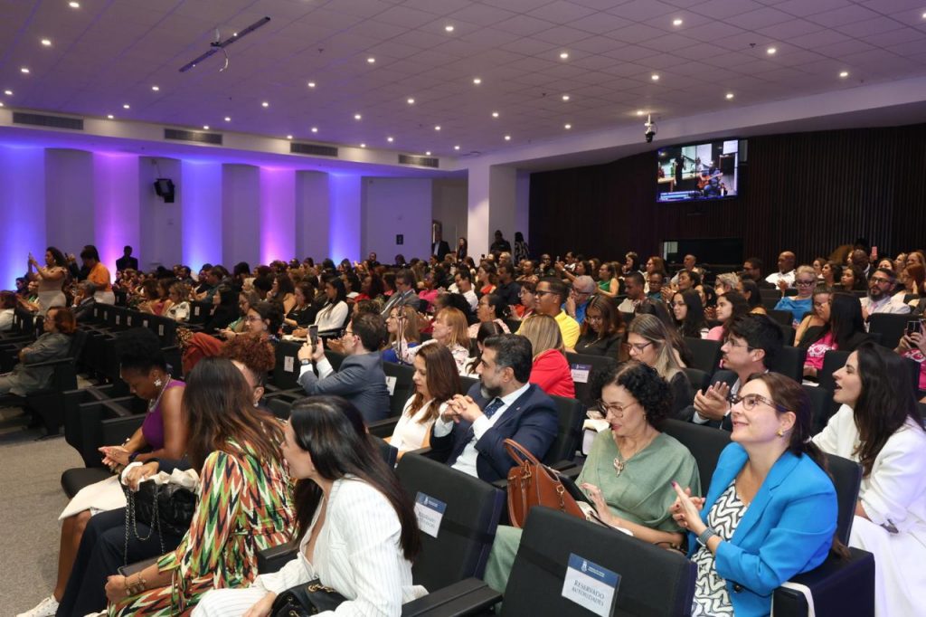 Violência contra a mulher no ambiente digital é tema do 1º Fórum de Violência Doméstica da Bahia (Fovid); evento reuniu autoridades estaduais e nacionais