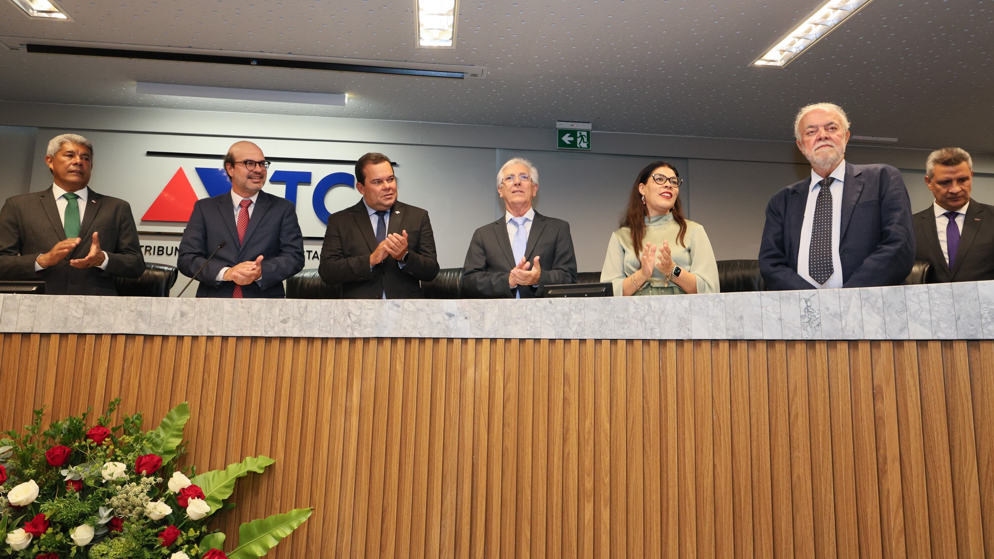 Desembargador Pedro Guerra representa TJBA em solenidade de posse do TCE-BA   