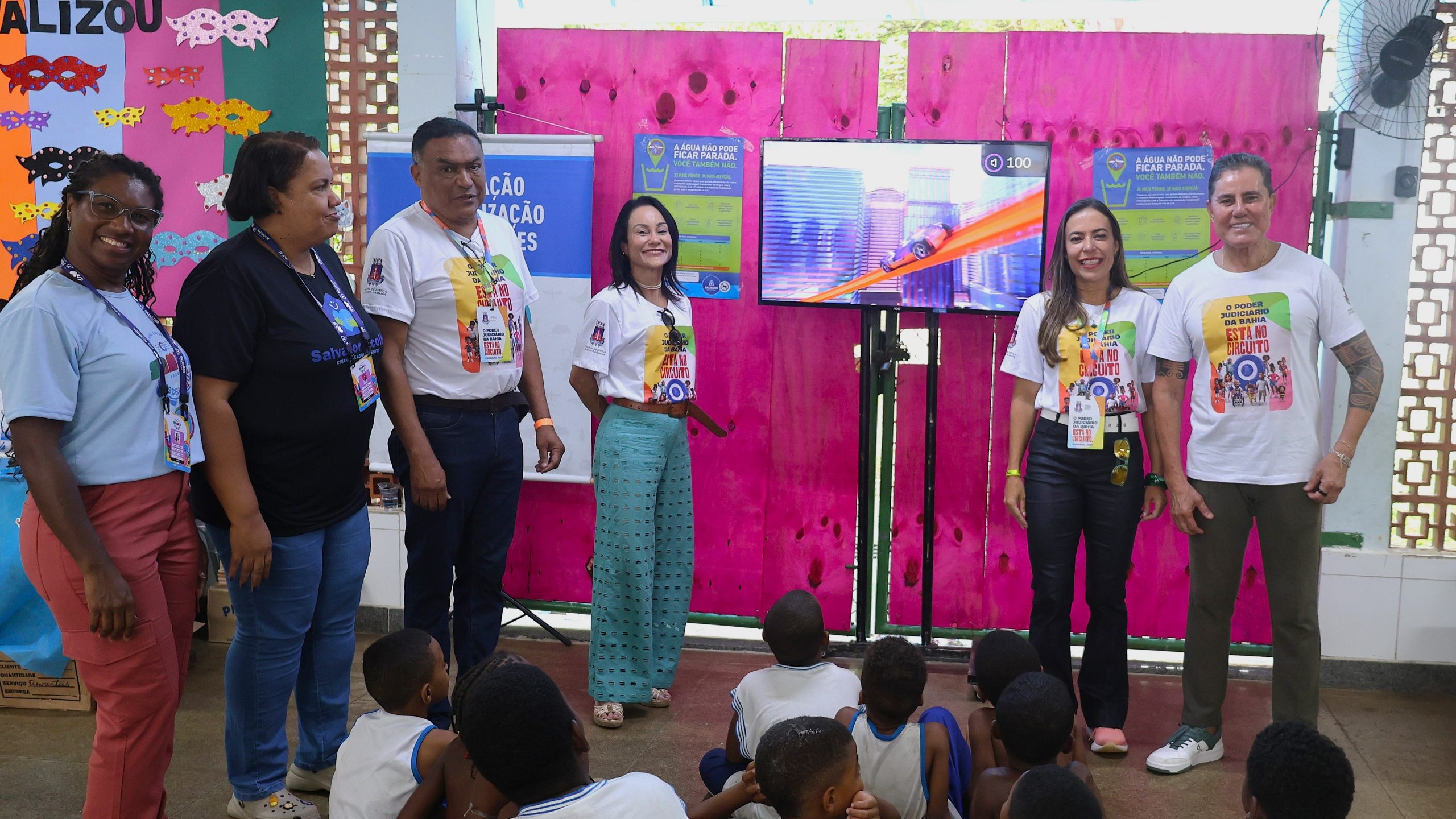 TJBA disponibiliza TV para casa de acolhimento que abriga filhos(as) dos trabalhadores ambulantes durante o Carnaval  