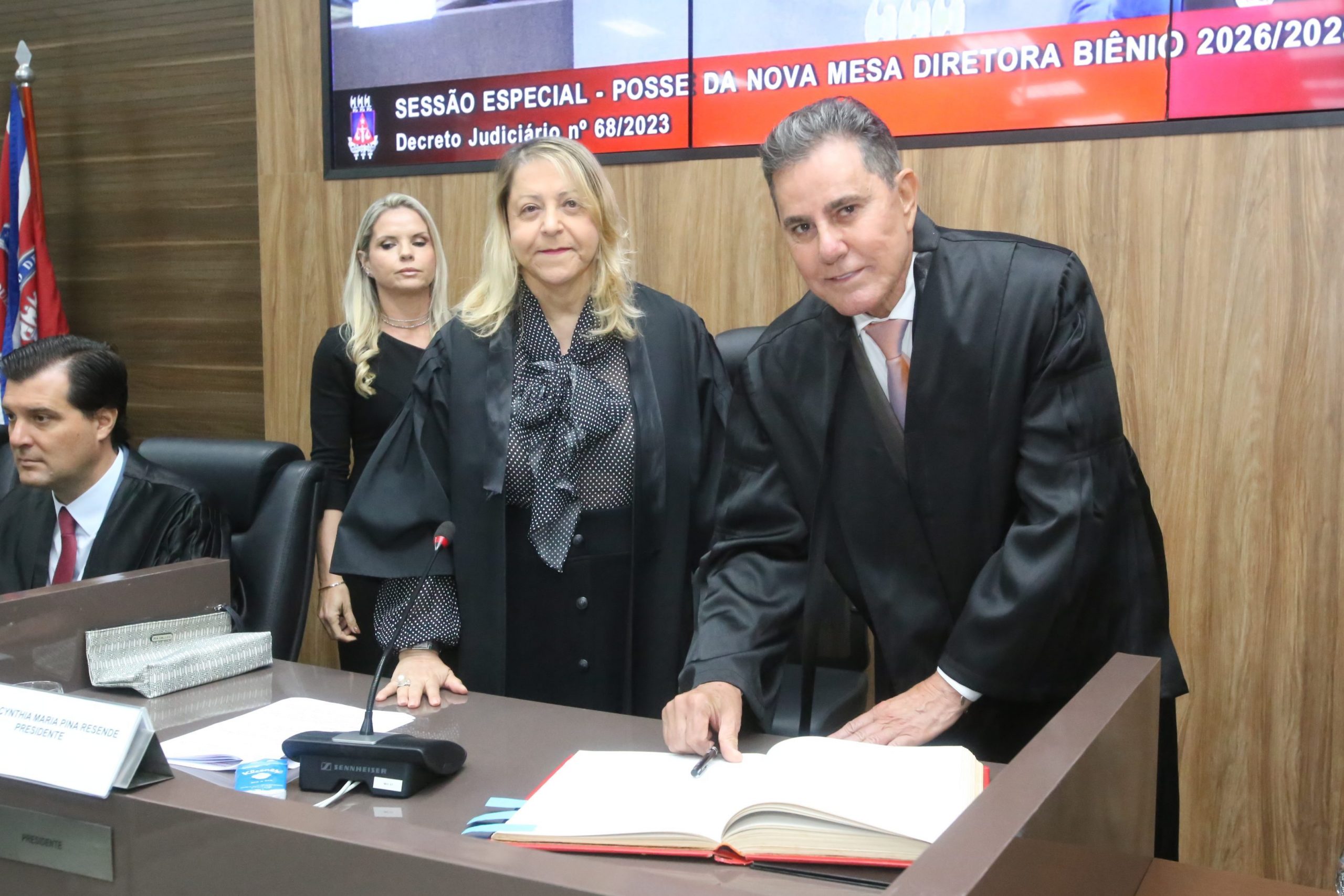 TJBA empossa nova Mesa Diretora para o biênio 2026-2028; Desembargador José Rotondano é o novo Presidente   