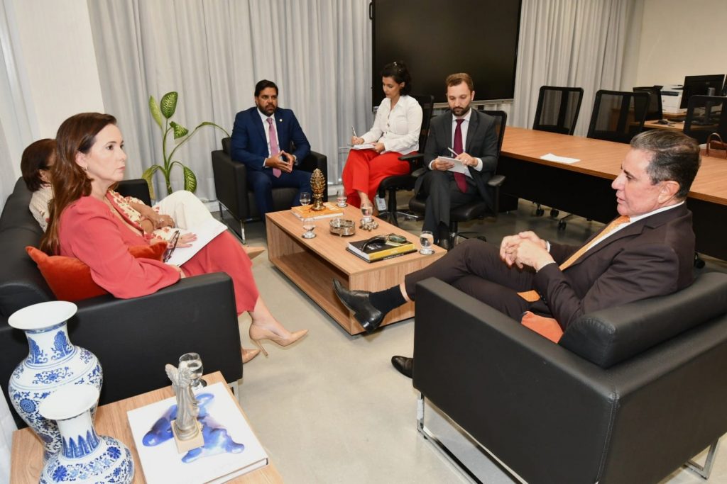 Presidente do TJBA recebe visita institucional da Diretoria Executiva da OAB-BA