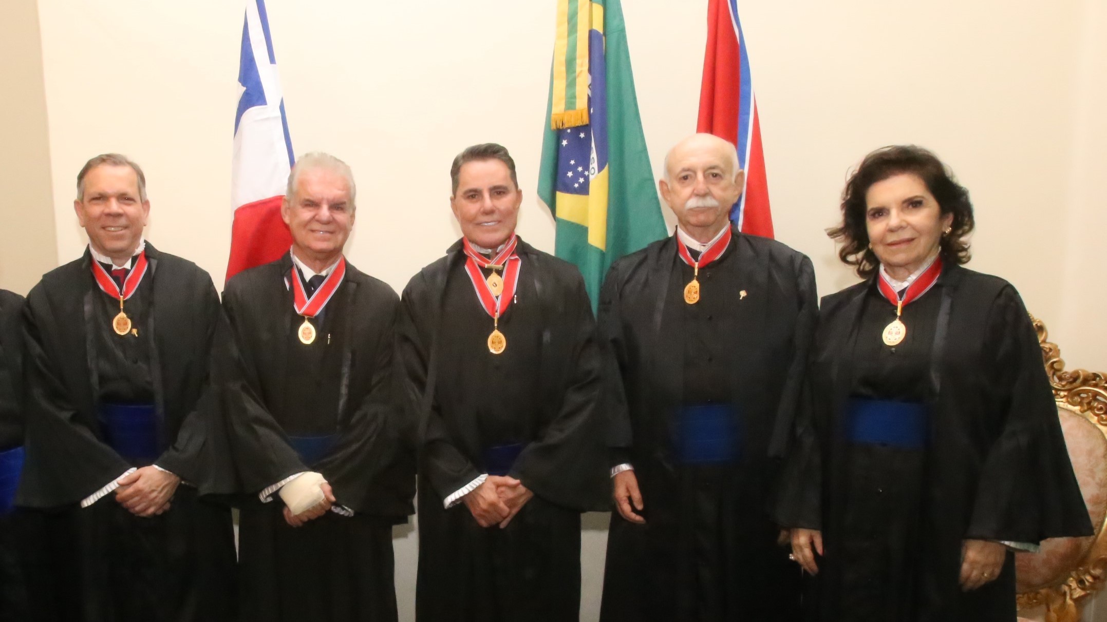 Mesa Diretora do biênio 2026-2028 toma posse em solenidade comemorativa no Fórum Ruy Barbosa   