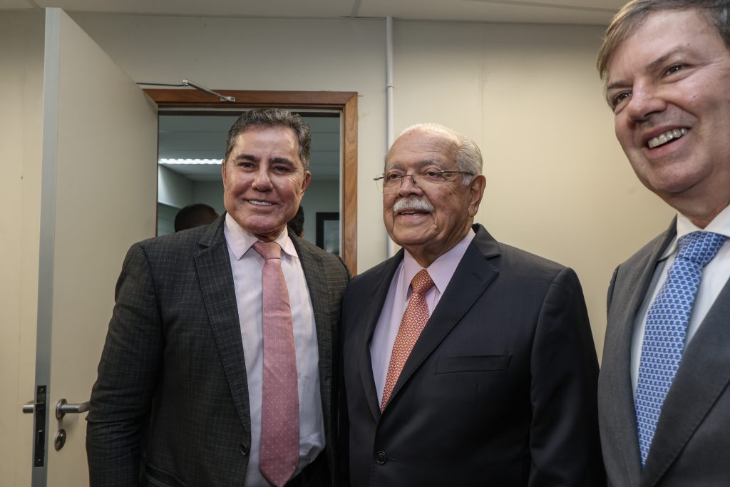 Presidente do TJBA prestigia outorga de medalha do Tribunal de Contas dos Municípios para o Deputado Hugo Motta e o ex-Governador César Borges   