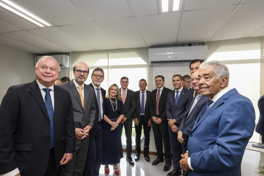 Presidente do TJBA prestigia outorga de medalha do Tribunal de Contas dos Municípios para o Deputado Hugo Motta e o ex-Governador César Borges   