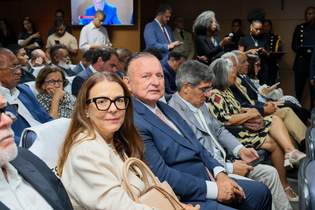 Presidente do TJBA prestigia outorga de medalha do Tribunal de Contas dos Municípios para o Deputado Hugo Motta e o ex-Governador César Borges   