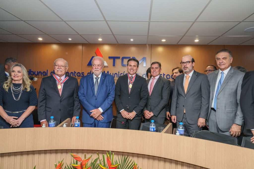 Presidente do TJBA prestigia outorga de medalha do Tribunal de Contas dos Municípios para o Deputado Hugo Motta e o ex-Governador César Borges   