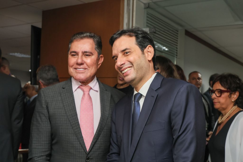 Presidente do TJBA prestigia outorga de medalha do Tribunal de Contas dos Municípios para o Deputado Hugo Motta e o ex-Governador César Borges   