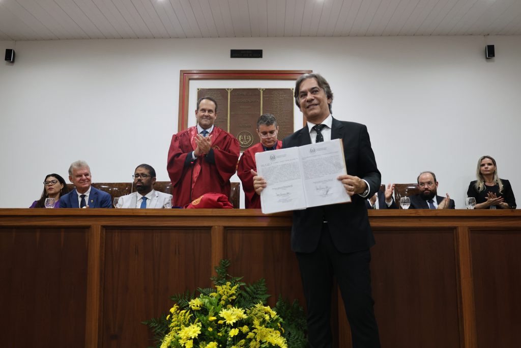 Desembargador Geder Gomes toma posse como titular da cadeira 16 da Academia de Letras Jurídicas da Bahia   