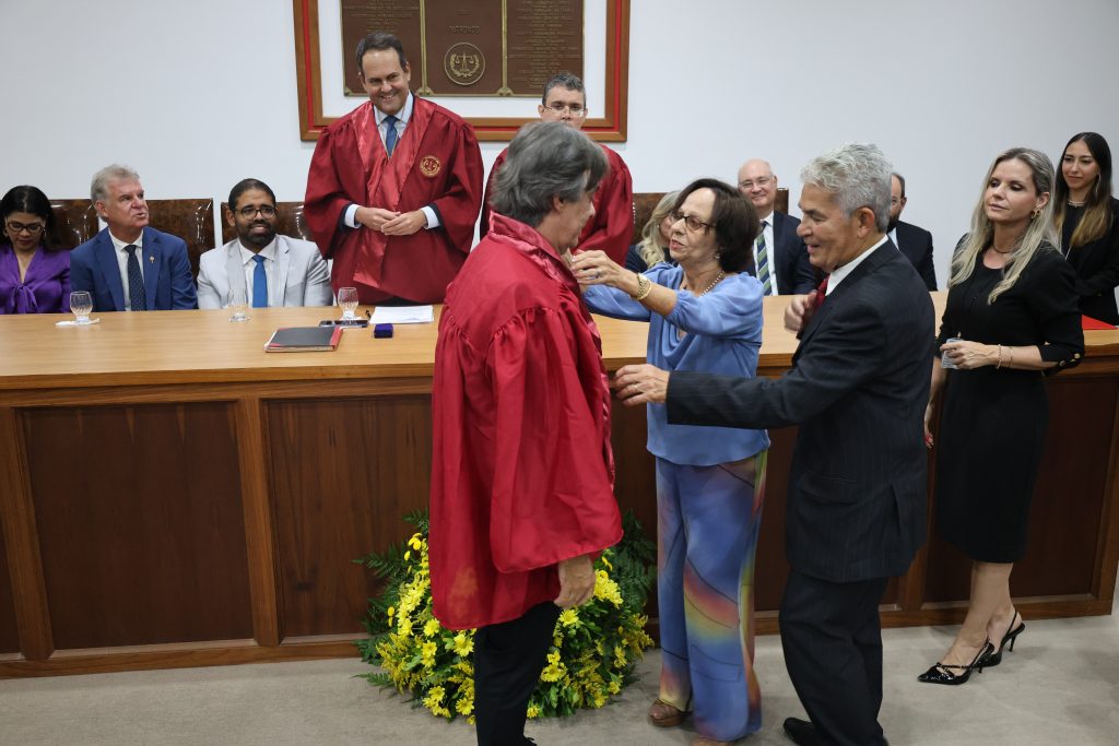 Desembargador Geder Gomes toma posse como titular da cadeira 16 da Academia de Letras Jurídicas da Bahia   