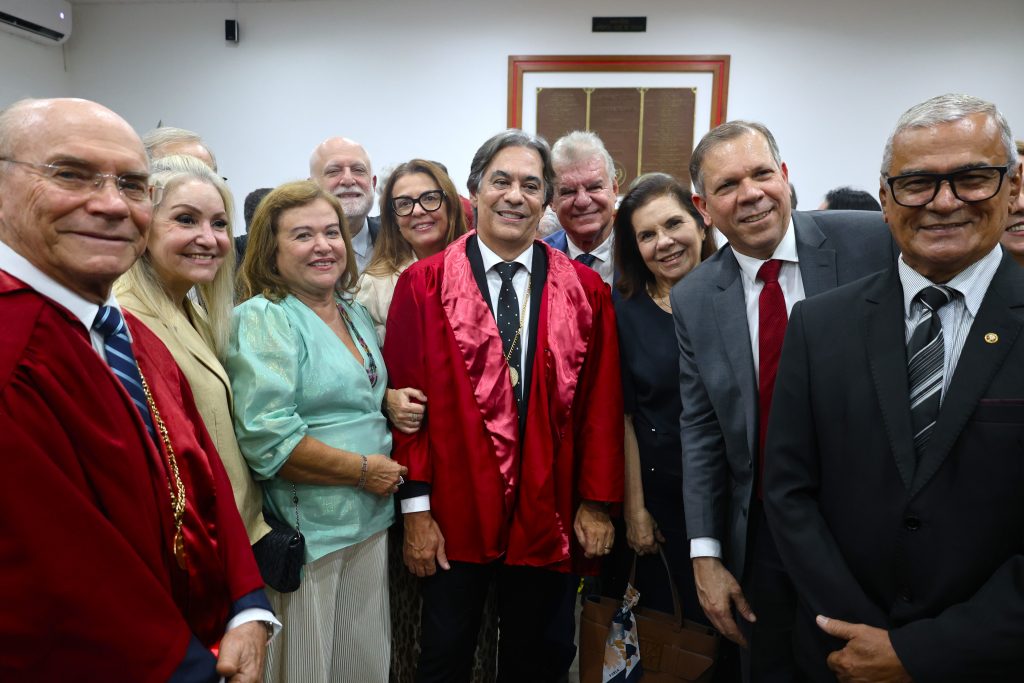 Desembargador Geder Gomes toma posse como titular da cadeira 16 da Academia de Letras Jurídicas da Bahia   