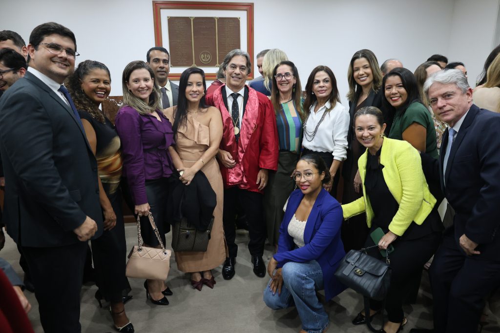 Desembargador Geder Gomes toma posse como titular da cadeira 16 da Academia de Letras Jurídicas da Bahia   