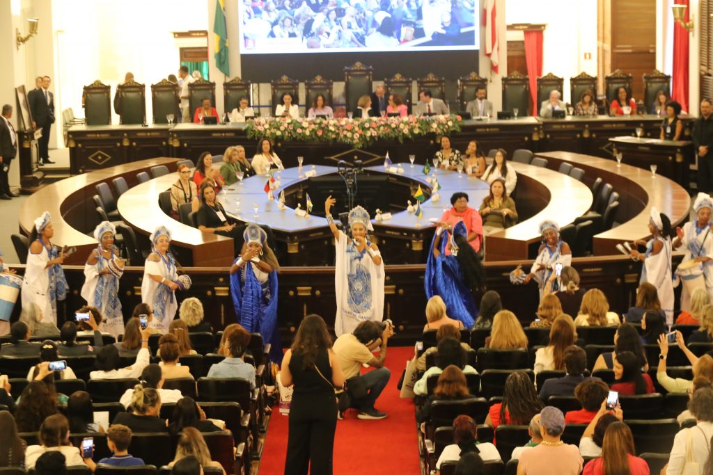 II Encontro Nacional de Mulheres na Justiça Restaurativa inicia com reconhecimento do protagonismo feminino e lançamento da Revista Consenso    