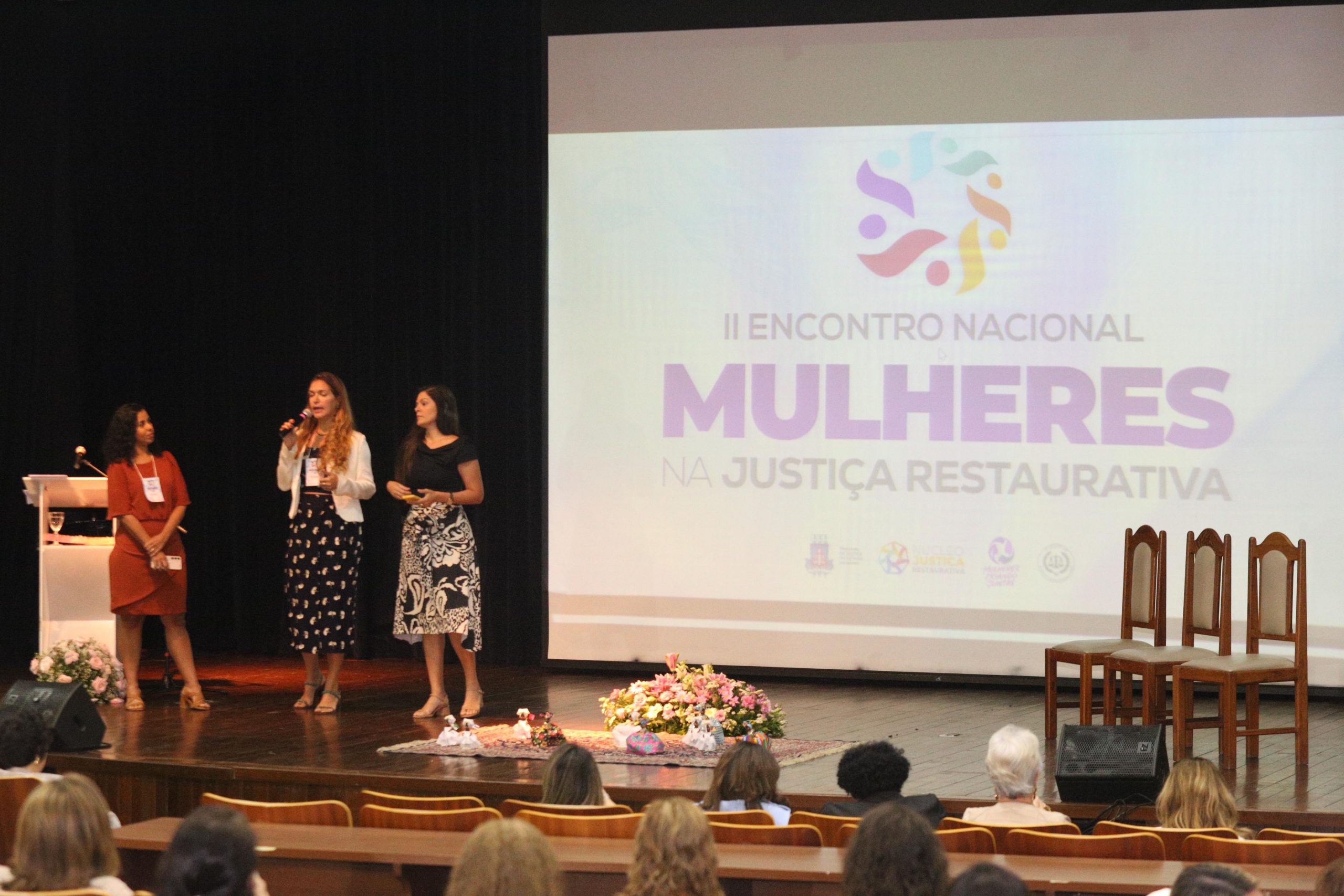 Debates, apresentação de boas práticas e lançamento de livros marcam segundo dia do Encontro Nacional de Mulheres na Justiça Restaurativa  