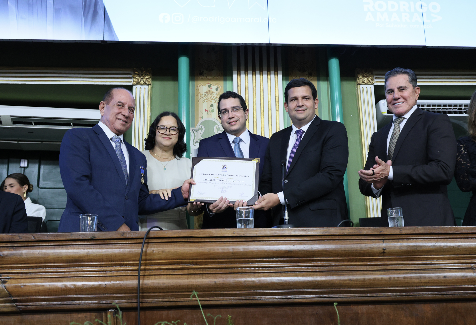 Desembargador Alberto Raimundo recebe medalha Thomé de Souza   