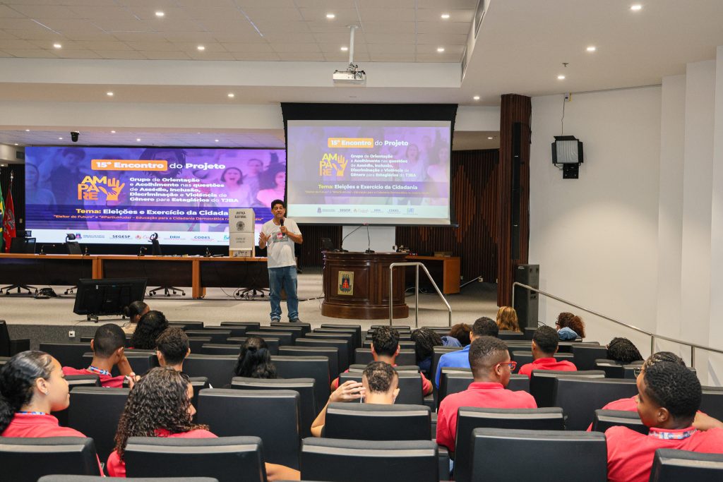 15ª Edição do Projeto Ampare abordou as eleições e o exercício da cidadania para os estagiários de nível médio do TJBA    