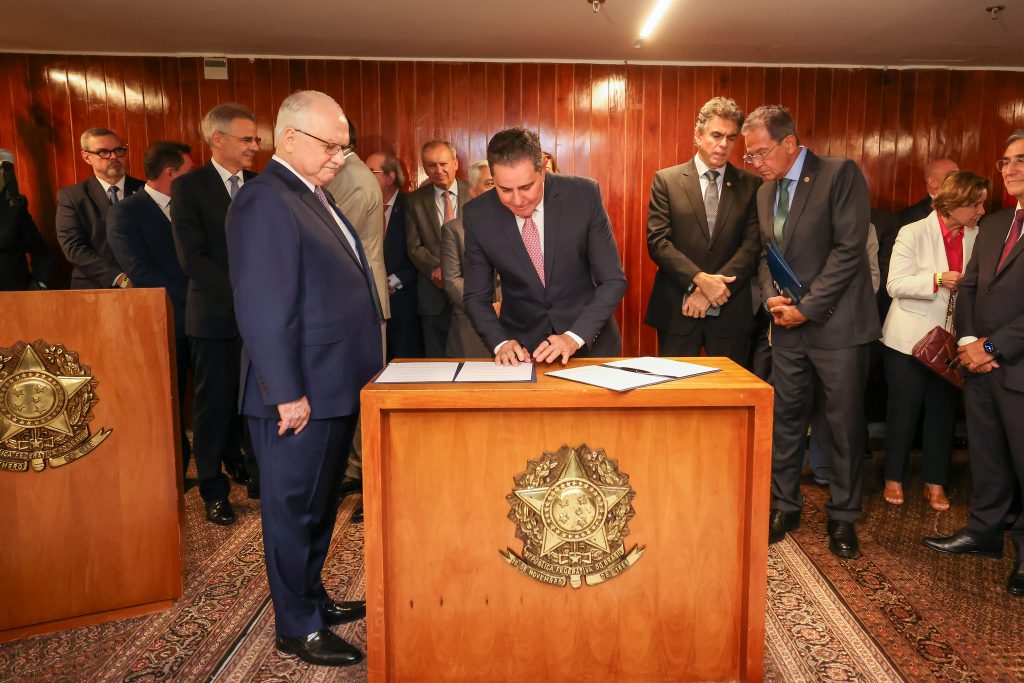 Presidente do TJBA participa de reunião dos Chefes do Judiciário com o STF   