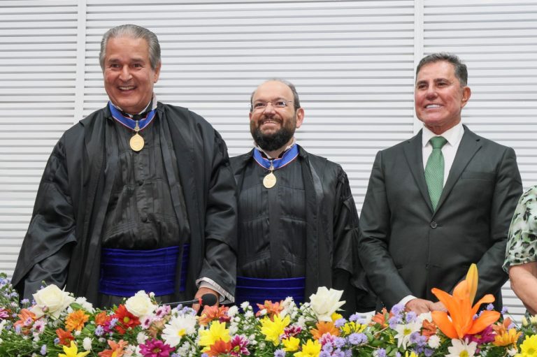 Presidente do TJBA destaca a importância do TRE para a democracia em posse do dirigente da Corte Eleitoral     