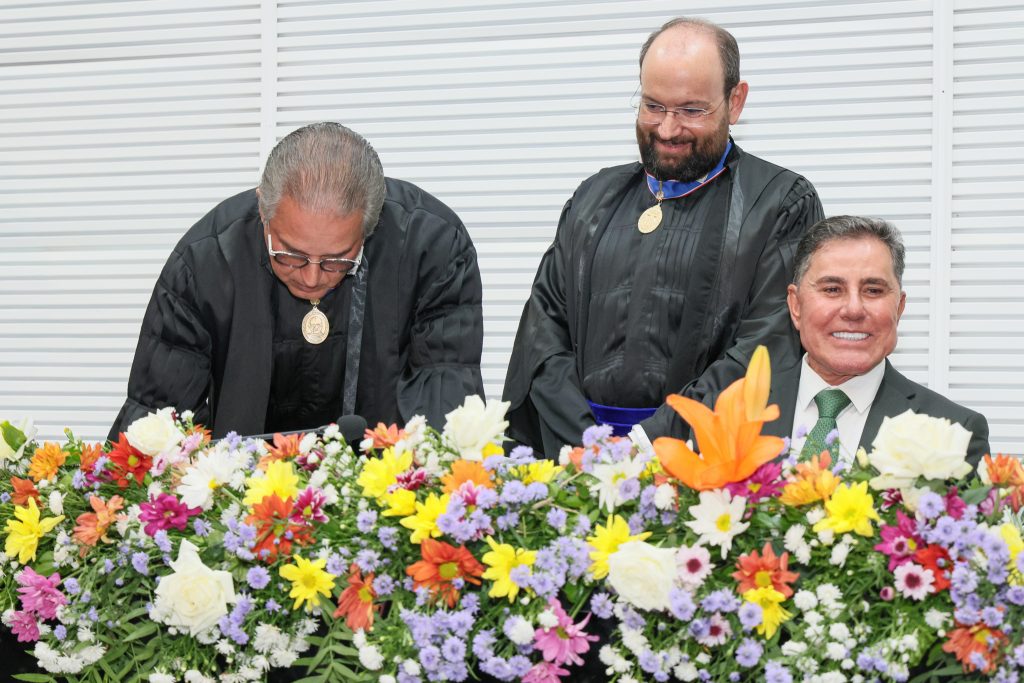 Presidente do TJBA destaca a importância do TRE para a democracia em posse do dirigente da Corte Eleitoral     