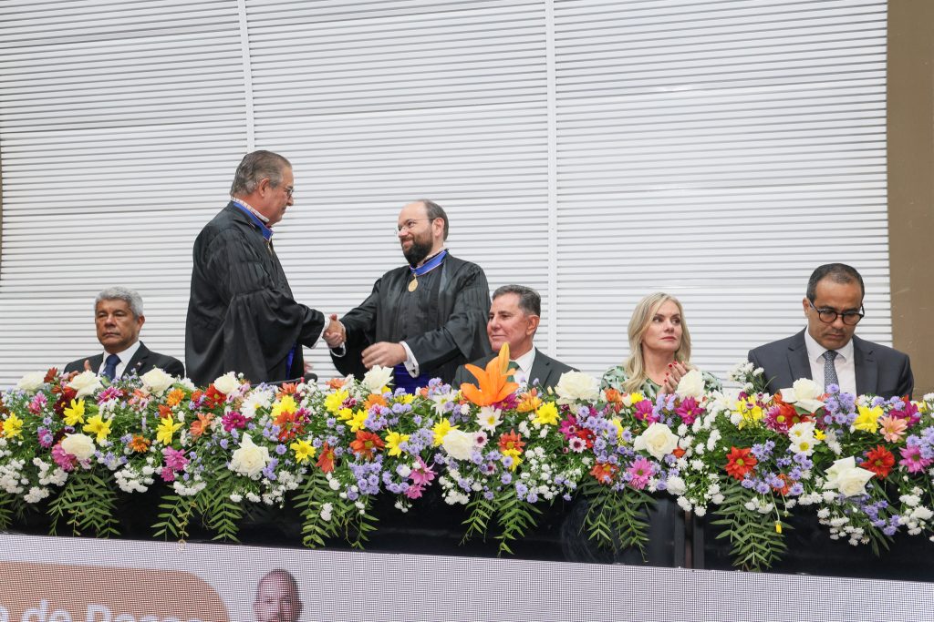 Presidente do TJBA destaca a importância do TRE para a democracia em posse do dirigente da Corte Eleitoral     