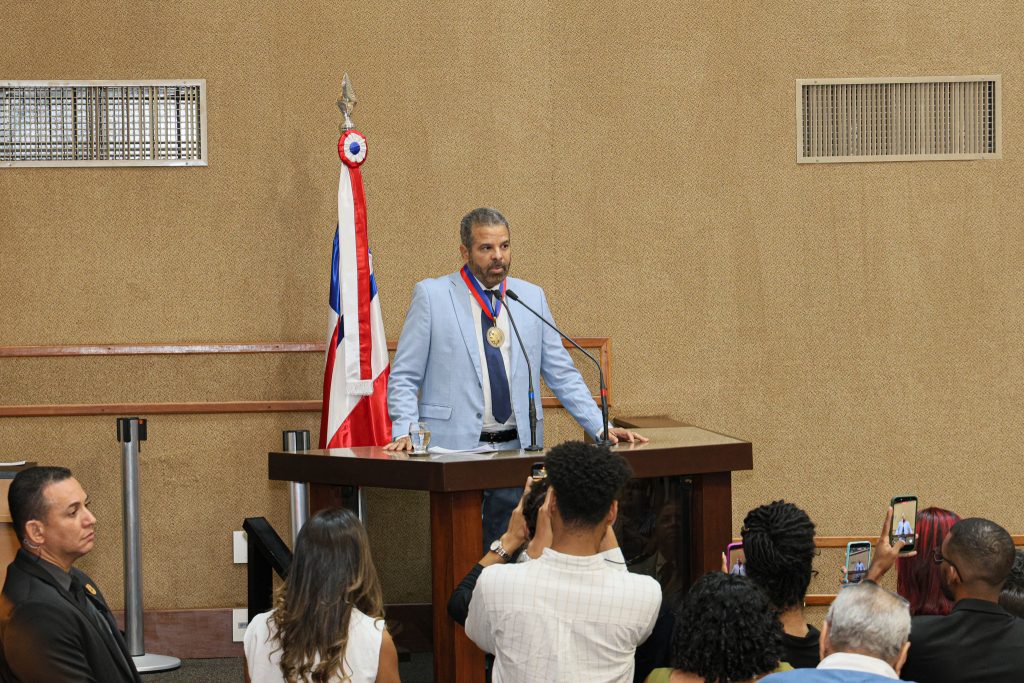 16-04-2026 - Comenda 2 de Julho ao Ex Secretário SEAD-Edelvino da S. Góes Filho  