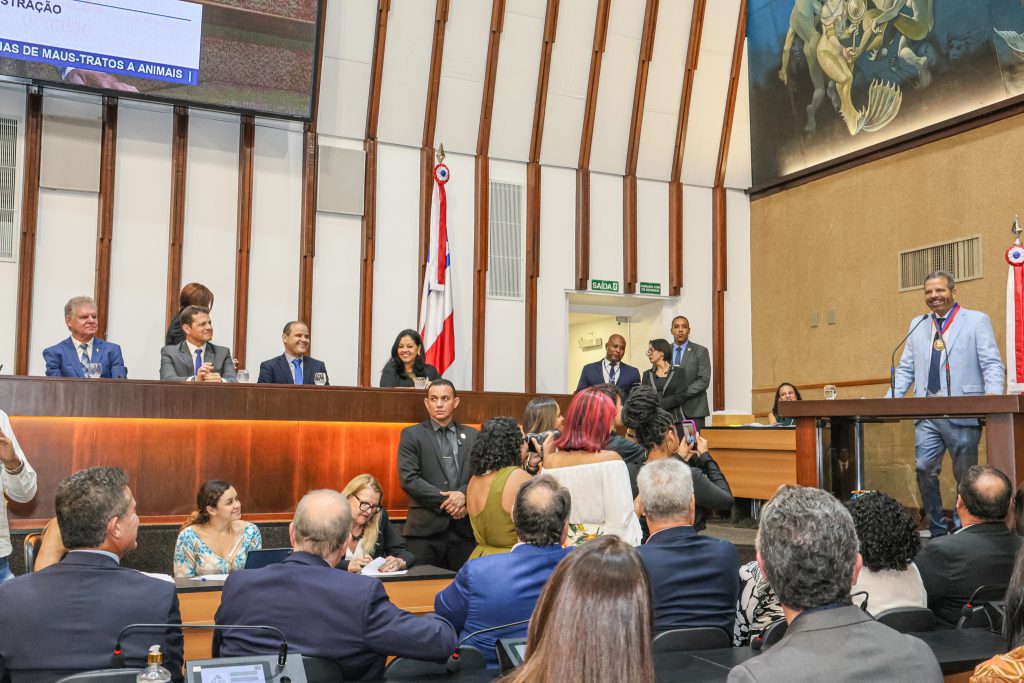16-04-2026 - Comenda 2 de Julho ao Ex Secretário SEAD-Edelvino da S. Góes Filho  