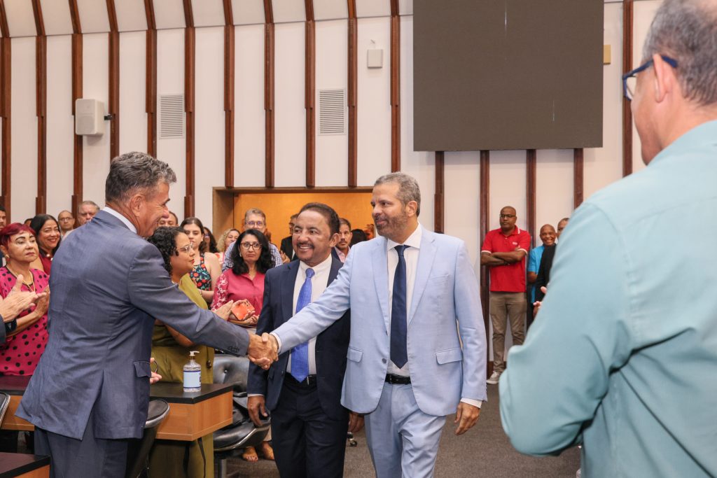 16-04-2026 - Comenda 2 de Julho ao Ex Secretário SEAD-Edelvino da S. Góes Filho  