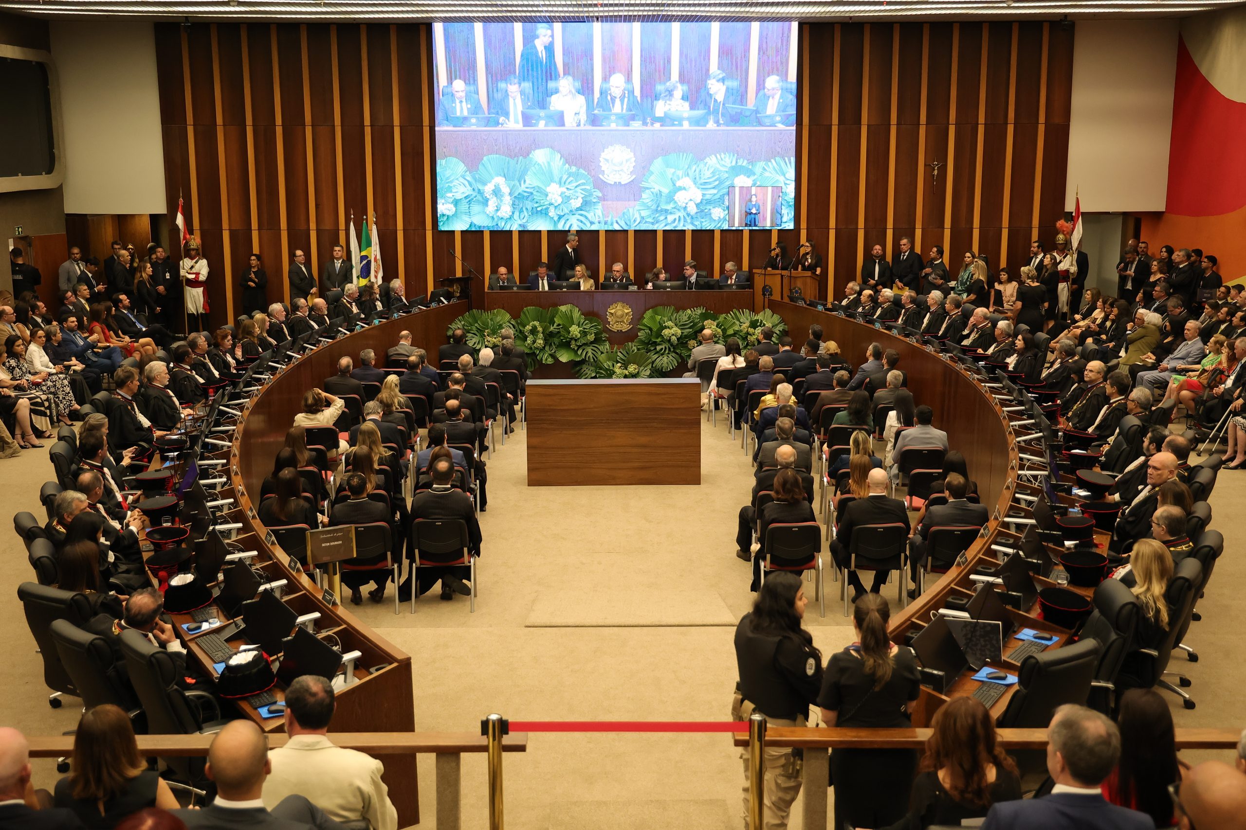 TJBA prestigia posse das mesas diretoras do TJDFT e TRF1 em Brasília   
