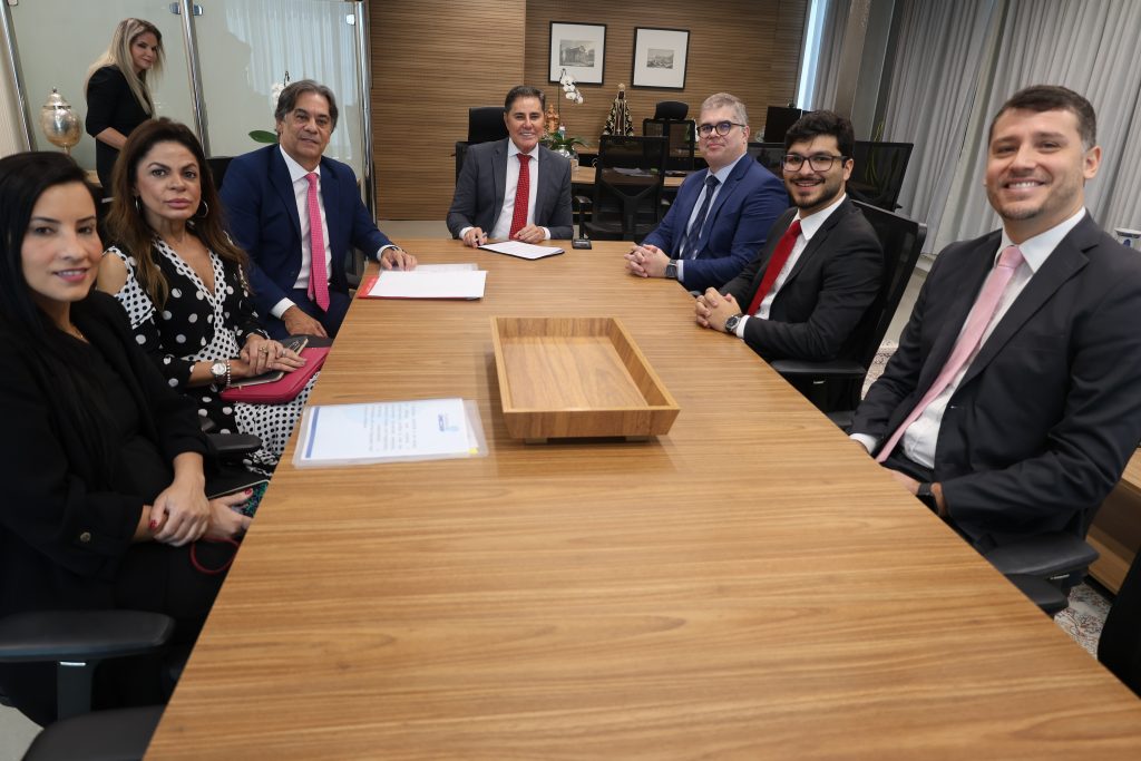 TJBA firma termo de cooperação com a Unifacs com o intuito de ampliar a formação de magistrados e servidores   