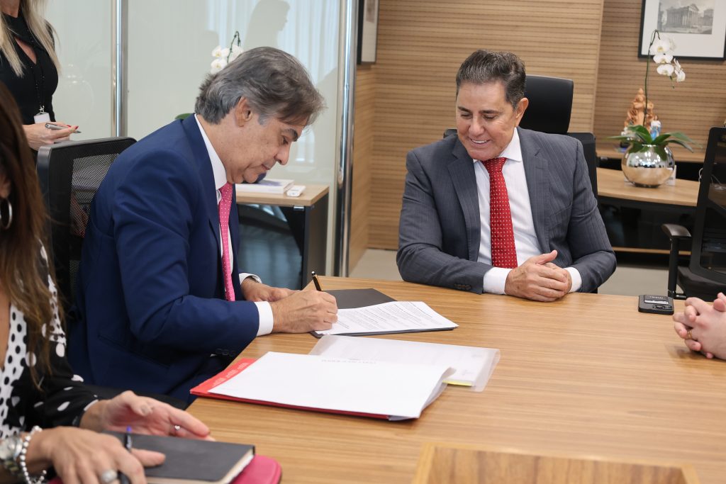 TJBA firma termo de cooperação com a Unifacs com o intuito de ampliar a formação de magistrados e servidores   
