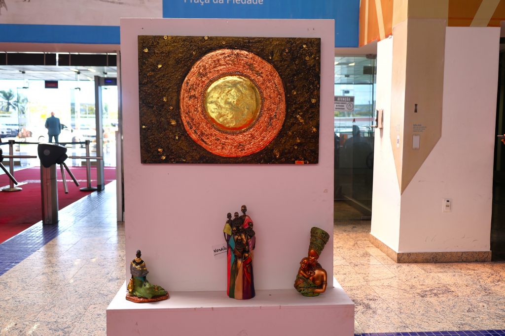 29/04/2026 - Exposição Átrio TJBA - Entre Luz e Essência - Maria Thereza  