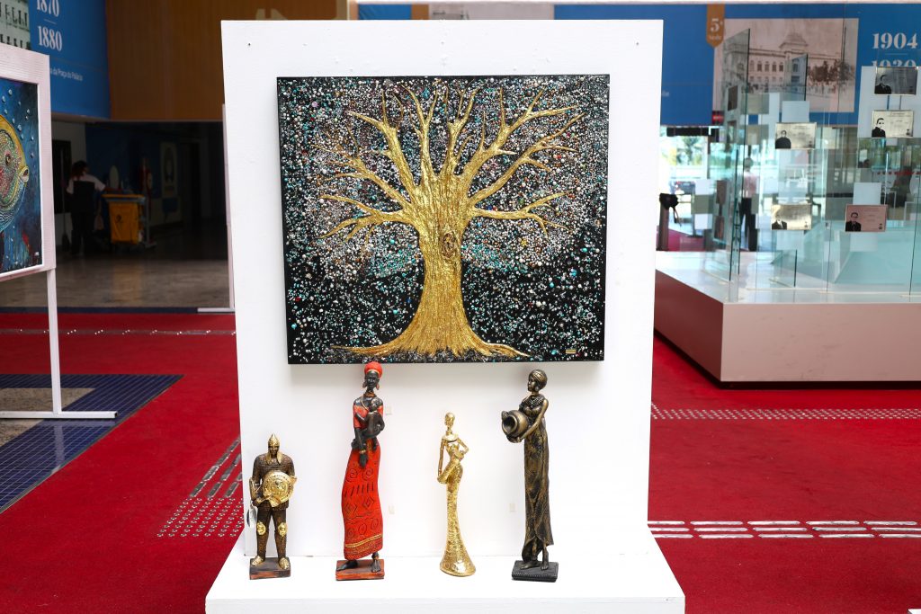 29/04/2026 - Exposição Átrio TJBA - Entre Luz e Essência - Maria Thereza  