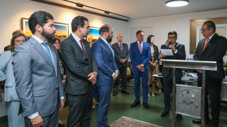 Desembargador Paulo Jorge toma posse como membro substituto do TRE-BA   