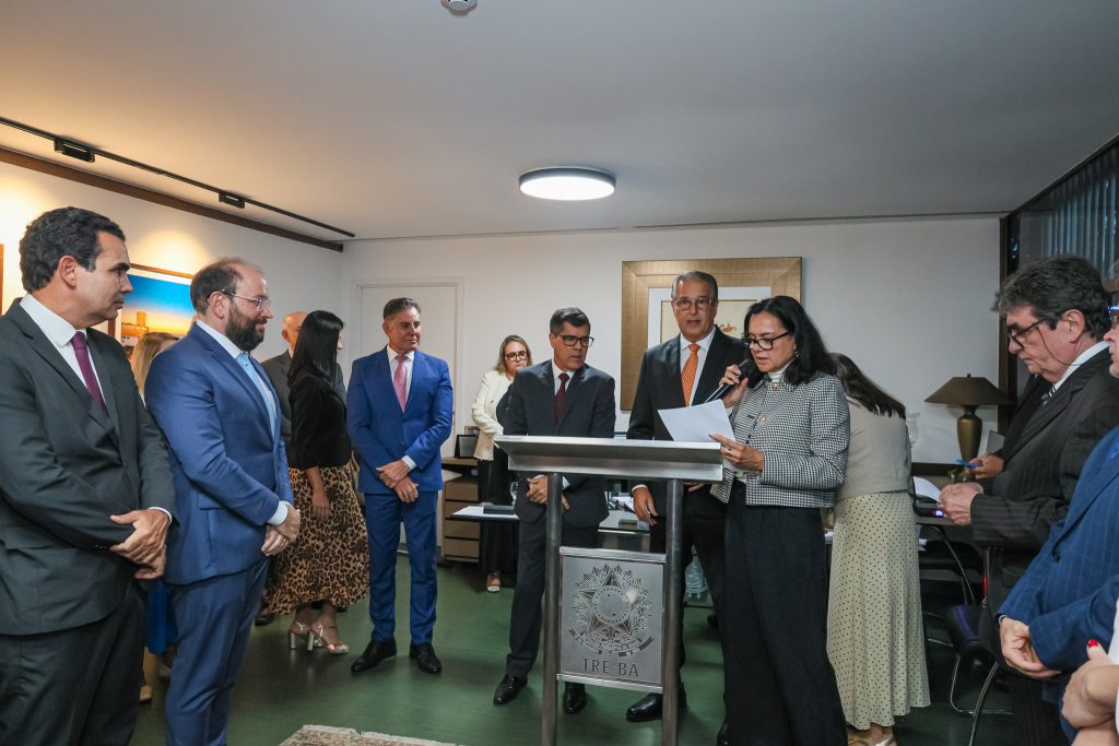 Desembargador Paulo Jorge toma posse como membro substituto do TRE-BA   