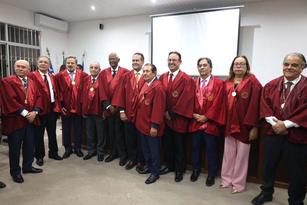 TJBA prestigia homenagem ao jurista e professor Edvaldo Brito na Academia de Letras Jurídicas da Bahia  