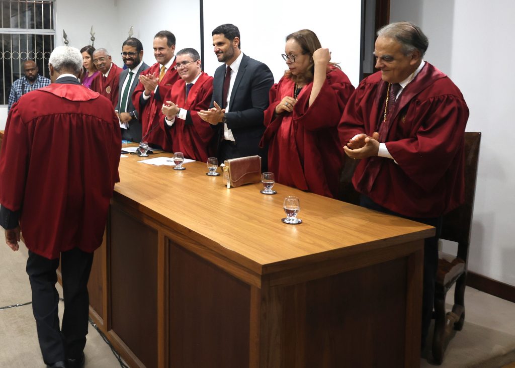 TJBA prestigia homenagem ao jurista e professor Edvaldo Brito na Academia de Letras Jurídicas da Bahia  