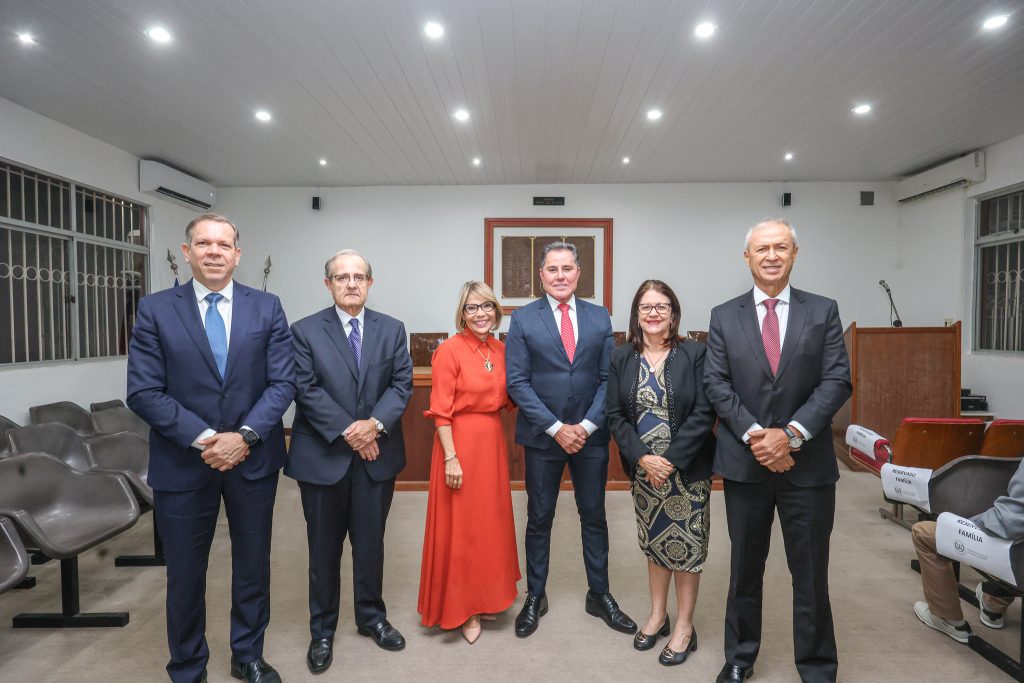 Presidente do TJBA prestigia outorga da Medalha Orlando Gomes ao jurista Sérgio Habib