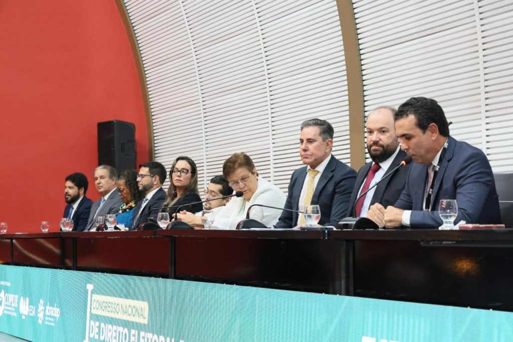 Presidente do TJBA recebe medalha em reconhecimento à sua atuação para o fortalecimento da Justiça Eleitoral   