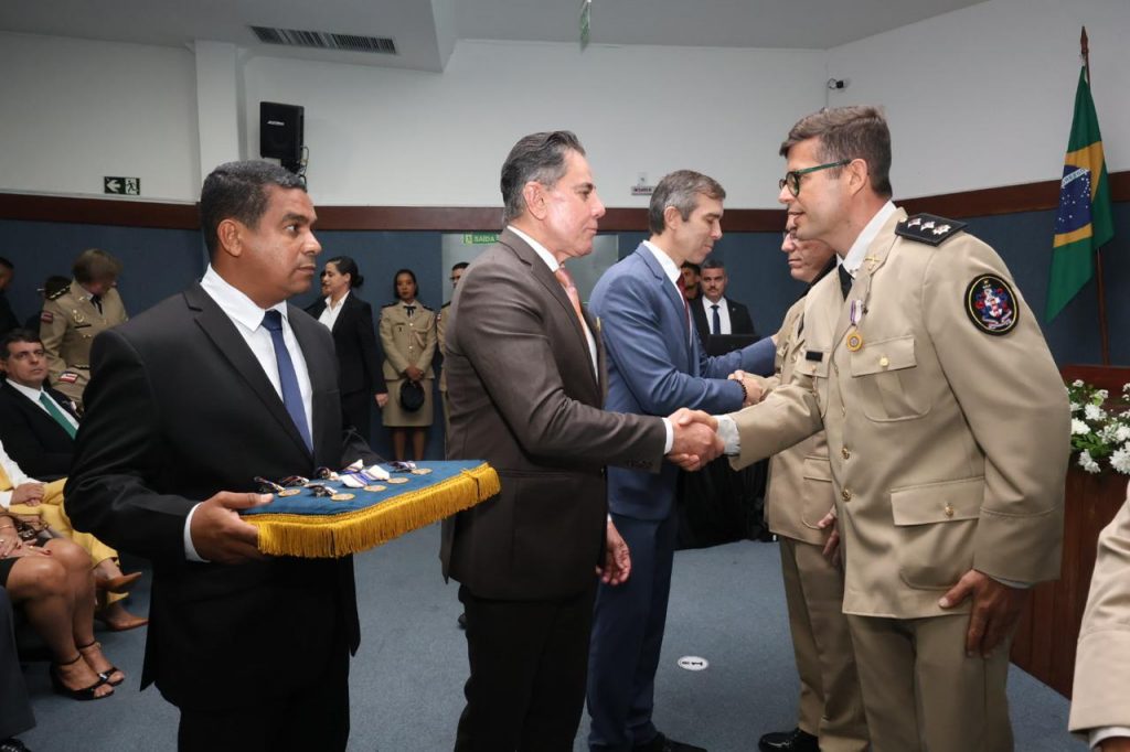 “Um dos objetivos da minha gestão é olhar de maneira diferenciada para a segurança do nosso cidadão”, destaca Presidente do TJBA ao receber a medalha do Mérito da Segurança Pública