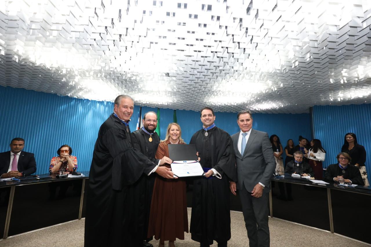 Presidente do TJBA marca presença na posse do Juiz Gustavo Teles como Desembargador Eleitoral substituto no TRE-BA  