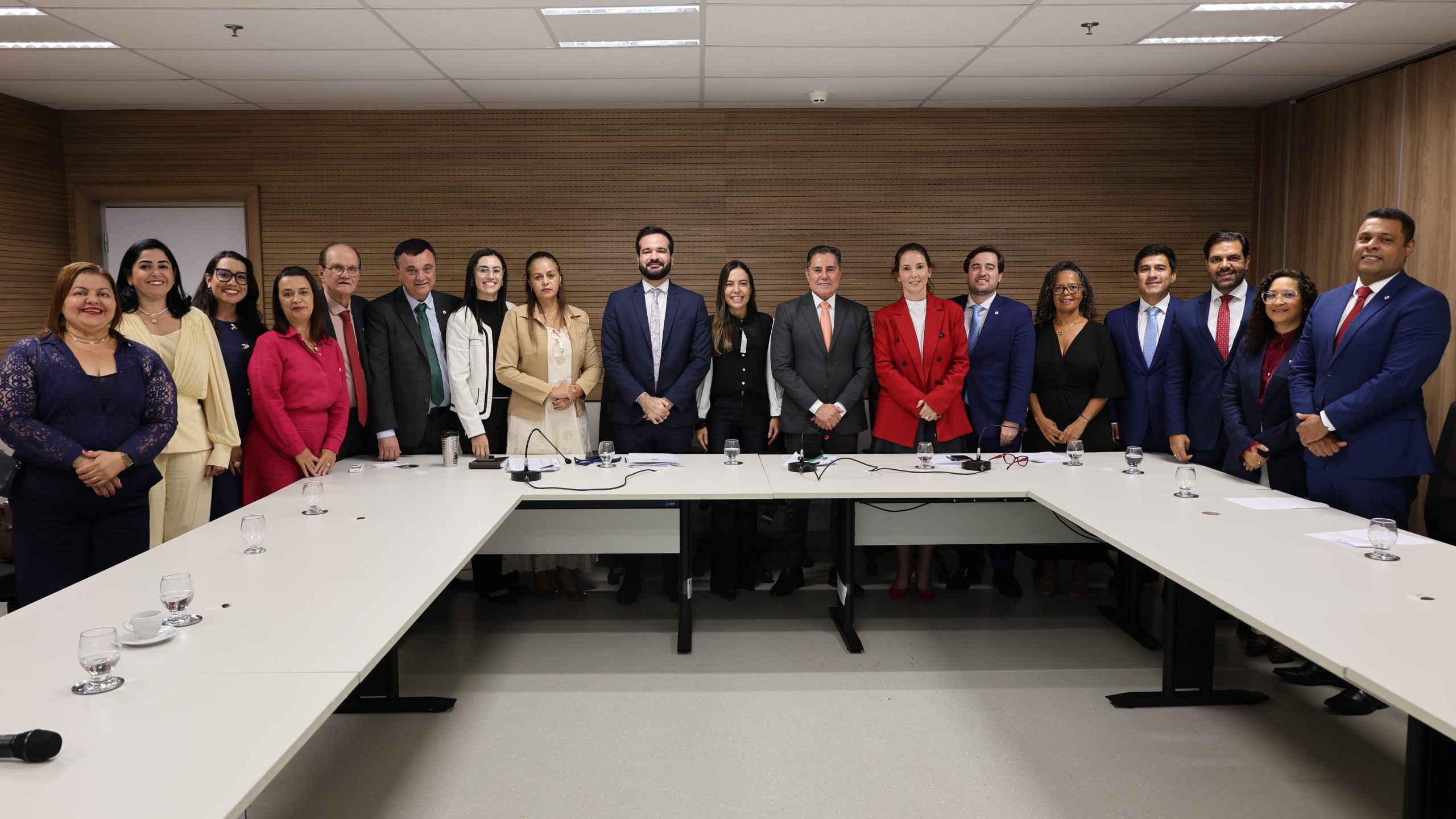 “Precisamos estar unidos para prestar um serviço cada vez melhor para o cidadão”, destaca Presidente do TJBA em reunião com representantes de dez subseções da OAB/BA   