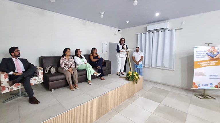Entrega de títulos de propriedade em Araci abre a Semana Solo Seguro Favela; iniciativa promove regularização fundiária urbana   