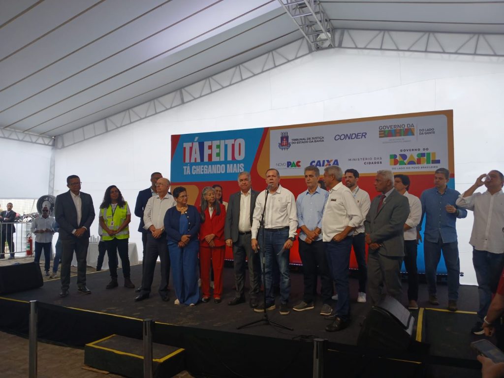 TJBA reforça promoção da cidadania com entrega de títulos de regularização fundiária em Feira de Santana